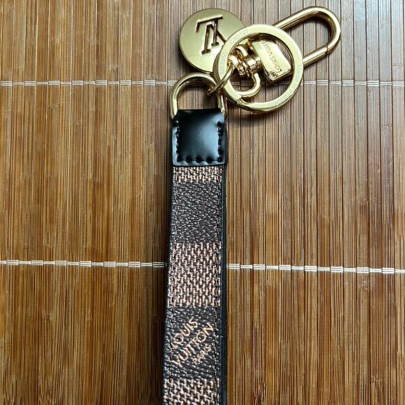 Preowned Excellent Condition Louis Vuitton Slim Dragonne Keychain - Picture 1 of 3